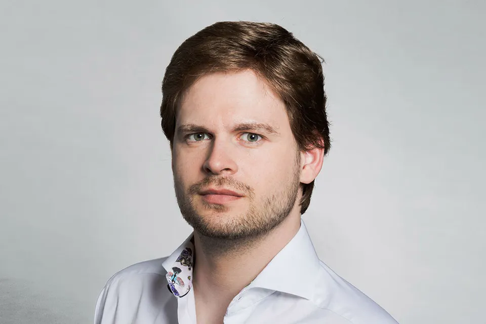 Perma-Rite Alex SF parykk grå super-front